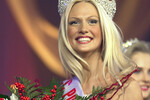 Победительница конкурса «Мисс Россия-2003» Виктория Лопырева на финал конкурса, 2003 год