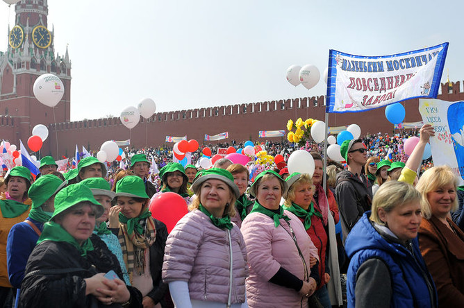 Участники первомайской демонстрации на Красной площади в Москве, 1 мая 2018 года