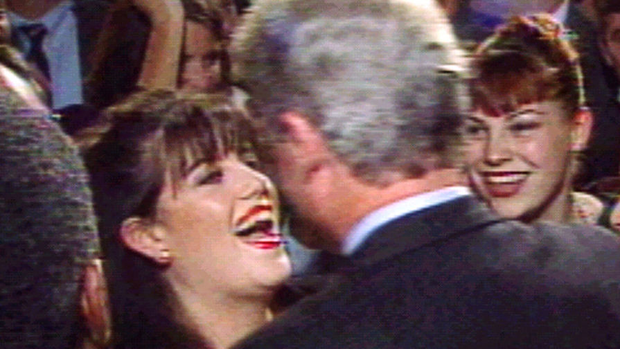 Президент США Билл Клинтон и Моника Левински на мероприятии в Вашингтоне, 1996 год