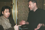 Модельер Валентин Юдашкин и музыкальный критик Артемий Троицкий на церемонии оглашения претендентов на литературную премию «Национальный бестселлер», 2003 год