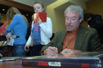 Андрей Макаревич (признан в РФ иностранным агентом) во время автограф-сессии по поводу выпуска нового музыкального сборника, посвященного 55-летию музыканта, 2008 год