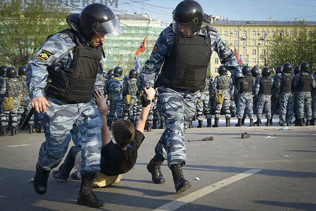 Уголовное дело в отношении 12 участников акции на Болотной площади в Москве 6 мая 2012 года направлено в суд