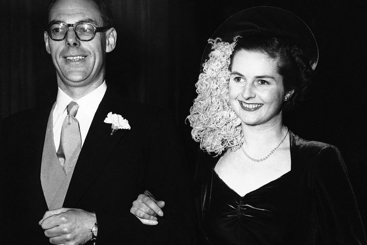 Маргарет Робертс с&nbsp;будущим супругом Дэнисом Тэтчером в&nbsp;1951 году