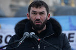 Председатель парламента Чеченской Республики Магомед Даудов выступает на митинге «В единстве наша сила» в поддержку главы Чечни Рамзана Кадырова на площади перед мечетью имени Ахмата Кадырова в Грозном