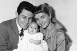 Эдди Фишер и Дебби Рейнольдс с дочерью Кэрри Фишер в Голливуде, 1957 год