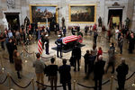 Прощание с бывшим президентом США Джорджем Бушем-старшим в ротонде Капитолия в Вашингтоне, 4 декабря 2018 года
