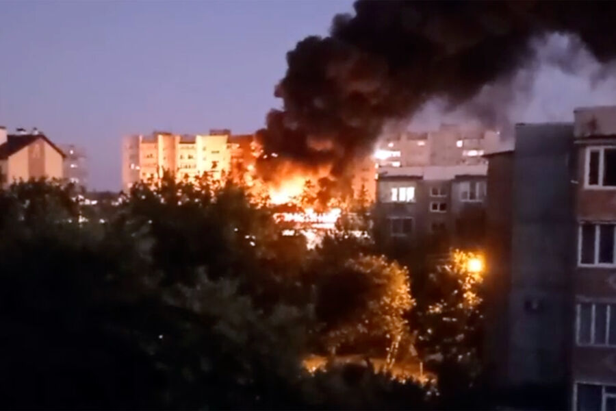 Пожар на&nbsp;Коммунистической улице в&nbsp;Ейске, где упал военный самолет Су-34, 17&nbsp;октября 2022&nbsp;года