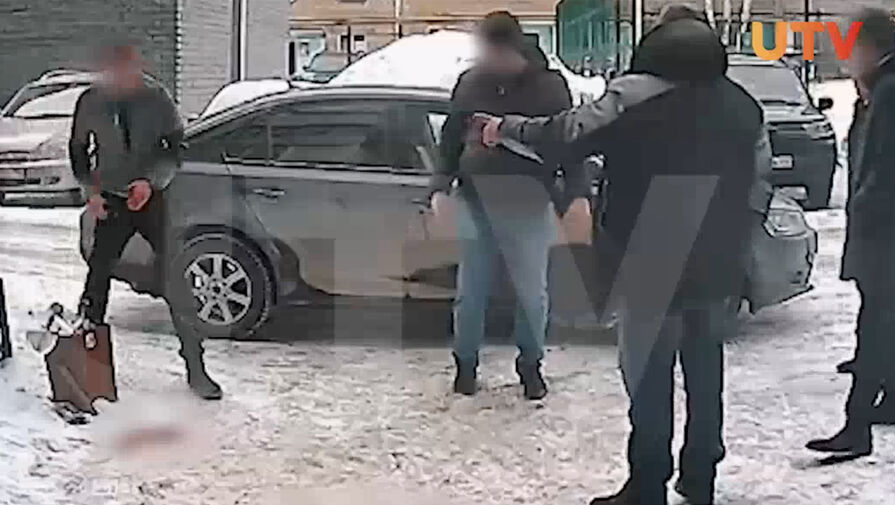 В Башкирии несколько человек серьезно избили мужчину около подъезда и попали на видео