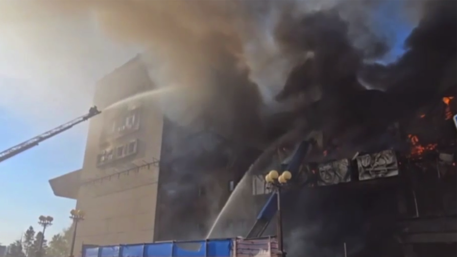 СК завел уголовное дело из-за пожара в театре Хабаровска