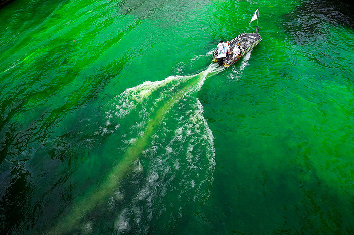 Река Чикаго, окрашенная в&nbsp;зеленый цвет по&nbsp;случаю Дня святого Патрика