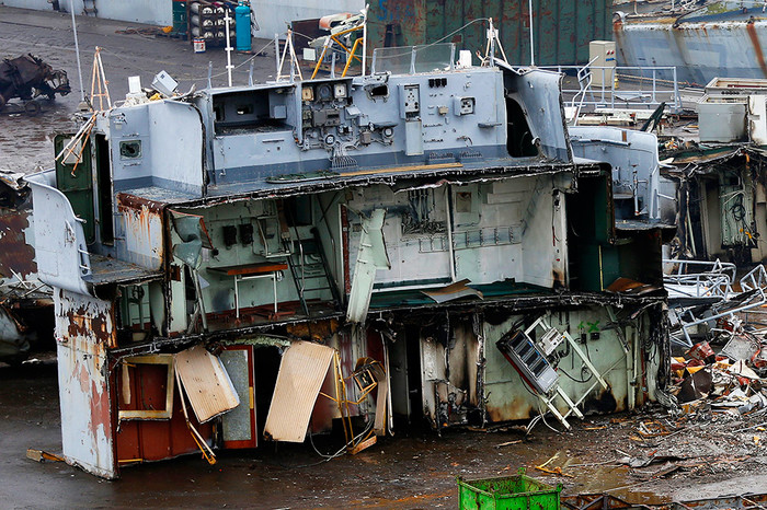 Разрезанная рулевая рубка судна французского флота на&nbsp;заводе по&nbsp;утилизации кораблей в&nbsp;Генте (Бельгия)