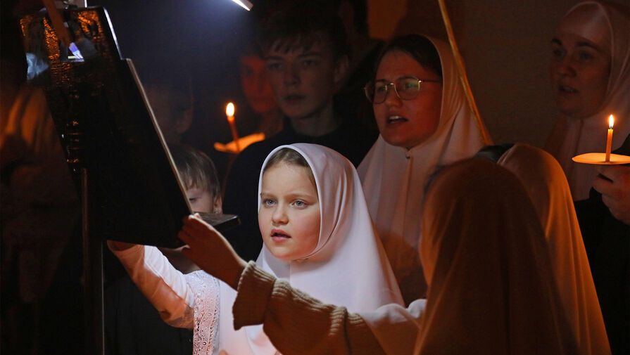 Православные христиане отмечают Сретение Господне