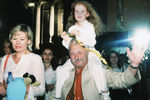 Леонид Якубович на «Кинотавре» с женой и дочкой, 2003 год 
