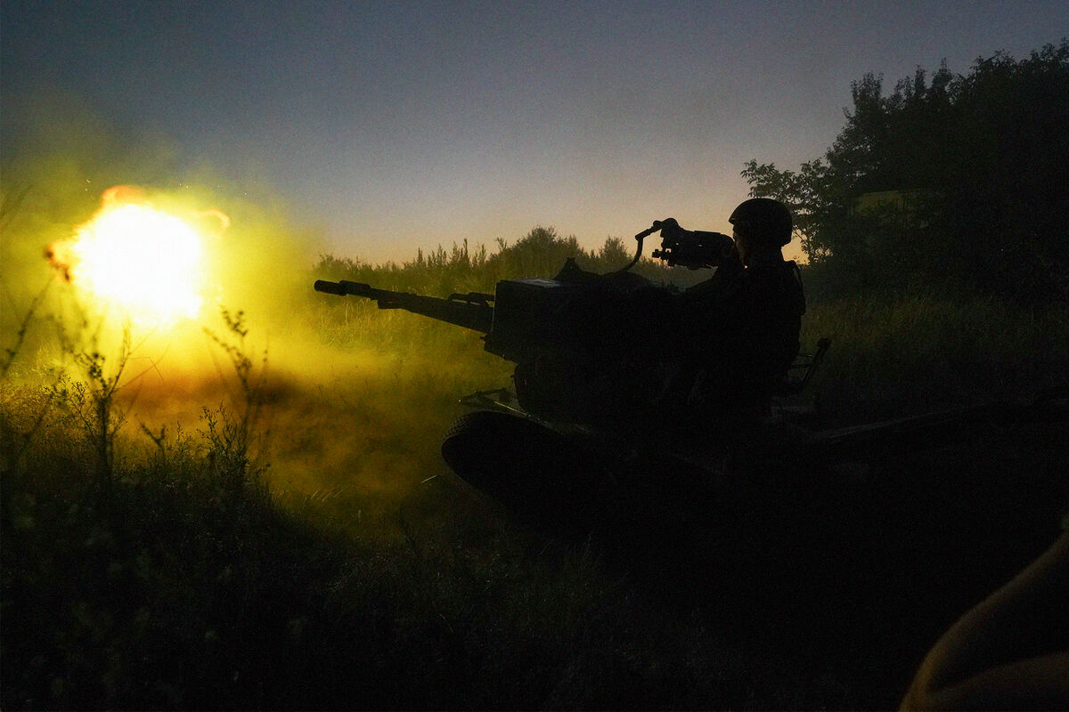 Украинский военнослужащий на позиции в Харьковской области