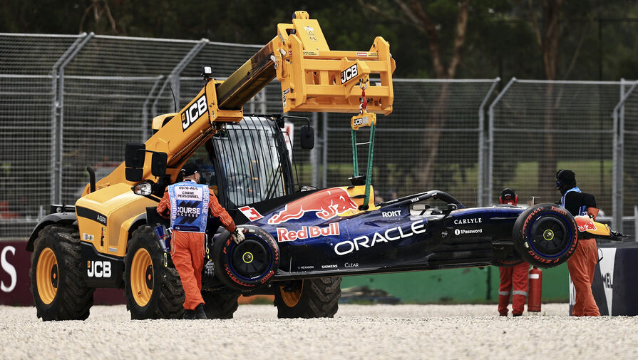 Четырехкратный чемпион Формулы-1 Ферстаппен разбил болид на первом Гран-при