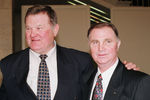 Прославленный советский тяжелоатлет, двукратный чемпион Олимпийских игр Леонид Жаботинский (слева) и легендарный хоккейный тренер Виктор Тихонов, 1998 год