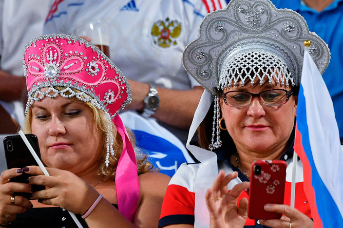 Болельщицы сборной России на отборочном матче чемпионата Европы по футболу 2020 между сборными Кипра и России