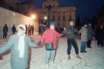 Демонстранты образовали «живую» цепь от стадиона «Спарта» до Пражского Града, ноябрь 1989 года