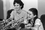 Саманта Смит и ее мама отвечают на вопросы журналистов во время визита в СССР, июль 1983 года