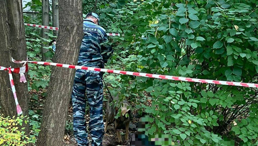 Тело чиновницы Роспотребнадзора нашли в кустах возле жилого дома в Москве