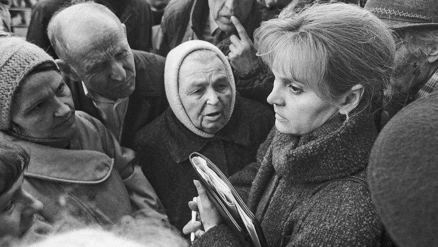 Элла Памфилова на&nbsp;митинге в&nbsp;Москве, 1992 год
