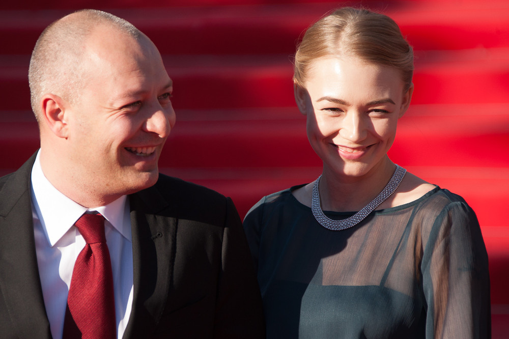 Оксана Акиньшина со спутником