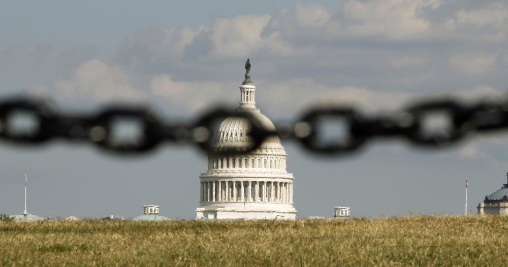 Здание Конгресса США. Прекращение работы федеральных органов власти по подсчетам телеканала NBC стоит американской экономике $12,5 млн в час, $300 млн в день и $1,6 млрд в неделю.
