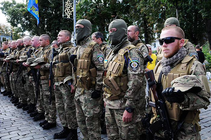 Добровольцы батальона «Сич» во время отправки в зону вооруженного конфликта на юго-восток Украины