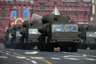 Зенитно-ракетные комплексы С-400 на военном параде на Красной площади