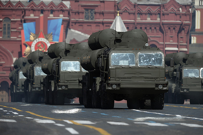 Зенитно-ракетные комплексы С-400 на военном параде на Красной площади