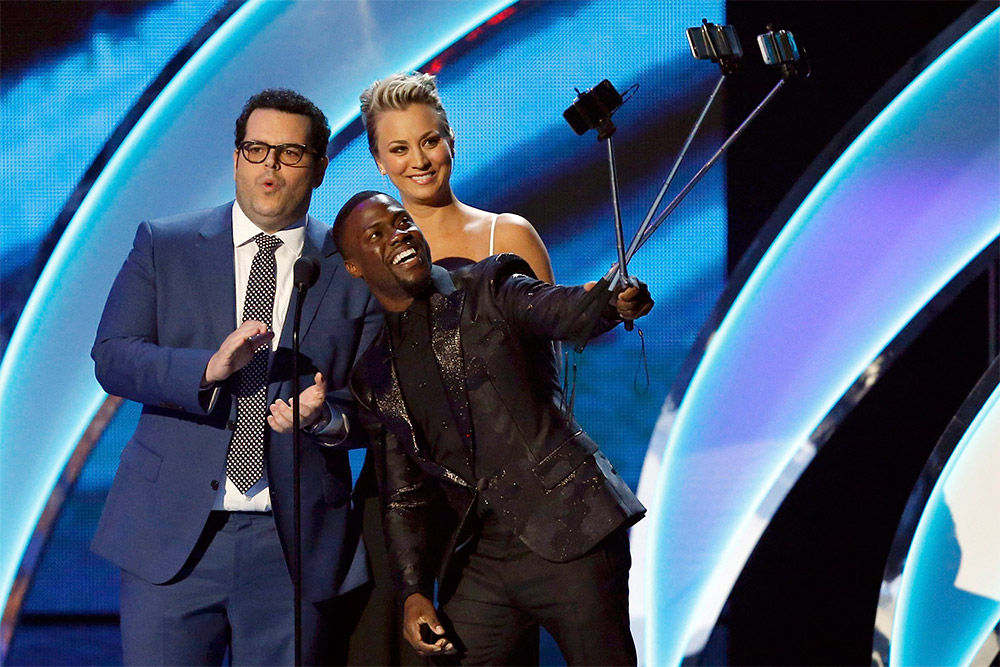 Кевин Харт, Джош Гад и Кейли Куоко на церемонии вручения наград People’s Choice Awards в Лос-Анджелесе