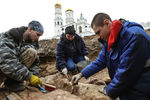 Археологи ведут раскопки на месте снесенного 14-го корпуса Кремля в Москве
