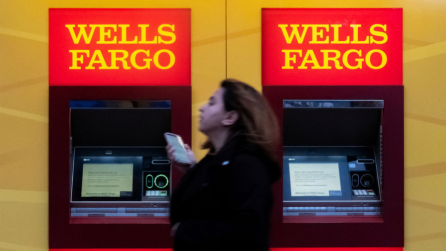 Чистая прибыль американской банковской группы Wells Fargo упала в 1,6 раза в 2022 году
