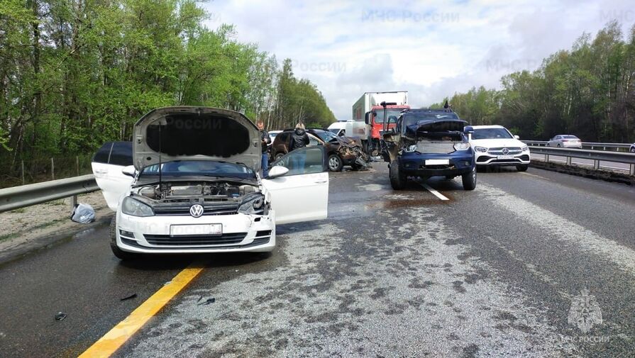 В Тульской области на трассе Дон произошло массовое ДТП с шестью машинами