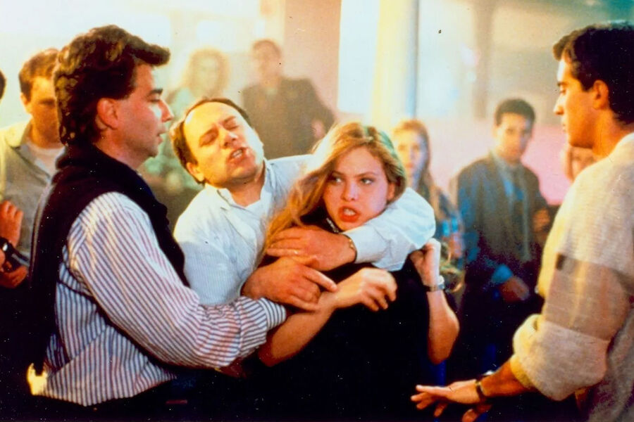 <b>«Я и моя сестра» (1987)</b>
<br><br>В этой картине Орнелла Мути вновь проявила талант комедийной актрисы. Она сыграла Сильвию Пиергентили, убежденную бездельницу, которая приезжает в&nbsp;Милан к&nbsp;брату-виолончелисту Карло, и все в&nbsp;его доме становится с&nbsp;ног на&nbsp;голову.