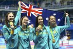 Женская сборная Австралии по плаванию установила мировой рекорд в эстафете 4 по 100 м вольным стилем.