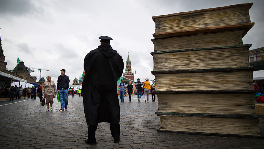 Книжный фестиваль на Красной площади в Москве, июнь 2016 года