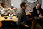 Журналисты Максим Шевченко и Николай Сванидзе во время драки в прямом эфире на радиостанции «Комсомольская правда», 30 января 2018 года