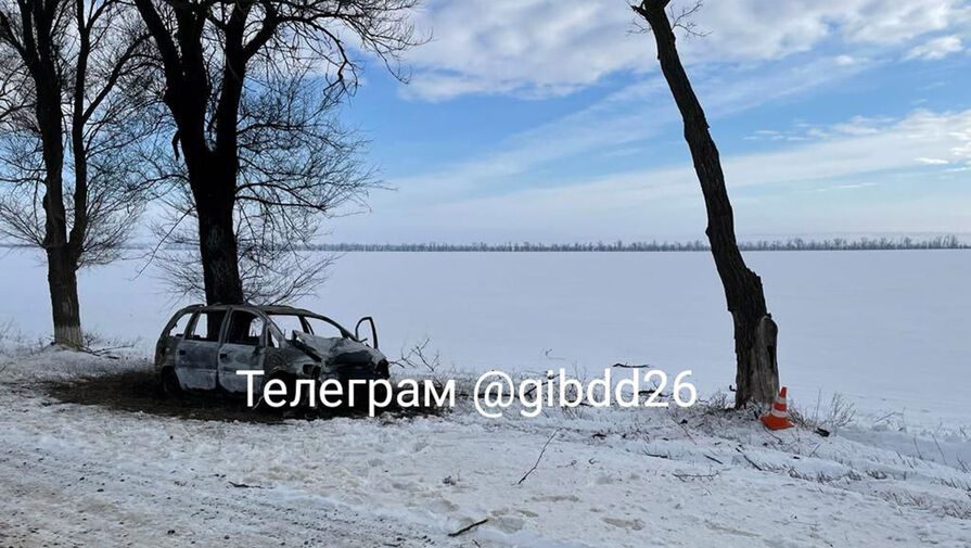 Автомобиль с шестью пассажирами в салоне загорелся на Ставрополье