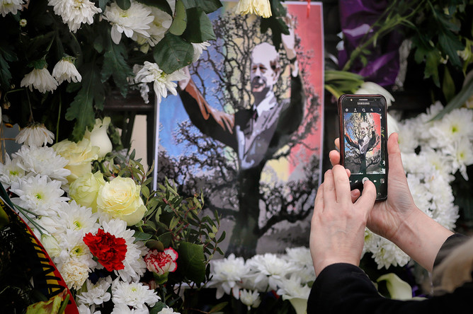 Несколько десятков тысяч человек собрались в Бухаресте, чтобы проститься с бывшим королем Румынии Михаем I