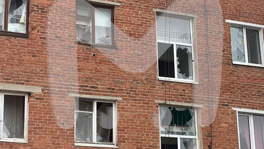 В результате обстрела Шебекино в Белгородской области один из снарядов попал в жилой дом