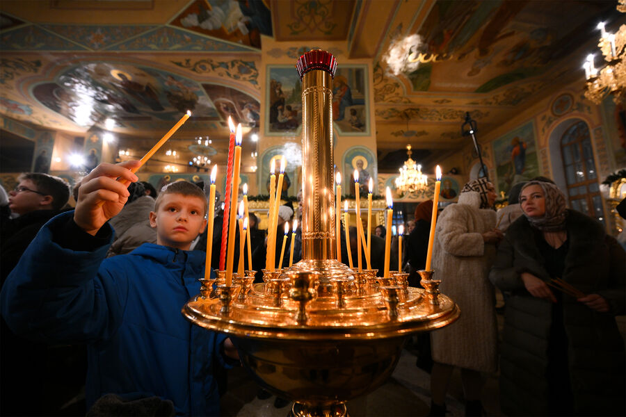 Прихожане во время Рождественского богослужения в&nbsp;Вознесенском кафедральном соборе в&nbsp;Новосибирске, 7&nbsp;января 2025&nbsp;года