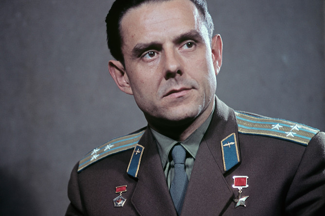 Владимир Михайлович Комаров, летчик-космонавт СССР, инженер-полковник, 1964 год
