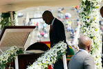 Нельсон Чамиза, главный лидер оппозиции в Зимбабве, во время траурной церемонии в Хараре