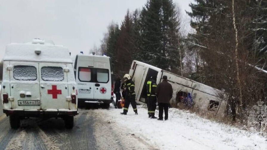 Шесть человек пострадали при ДТП с автобусом в Ивановской области