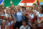 Дмитрий Медведев сфотографировался со спортсменами..