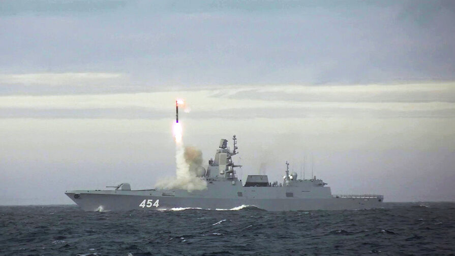 Корабль британских ВМС следит за Адмиралом Горшковым с Калибрами в Северном море