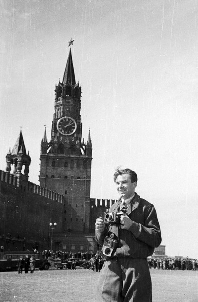 Фоторепортер Александр Красавин на&nbsp;Красной площади в&nbsp;День Победы, 9&nbsp;мая 1945&nbsp;года