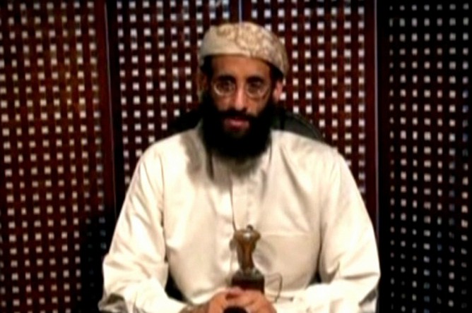 Имам Анвар аль-Авлаки во время одного из видеообращений 