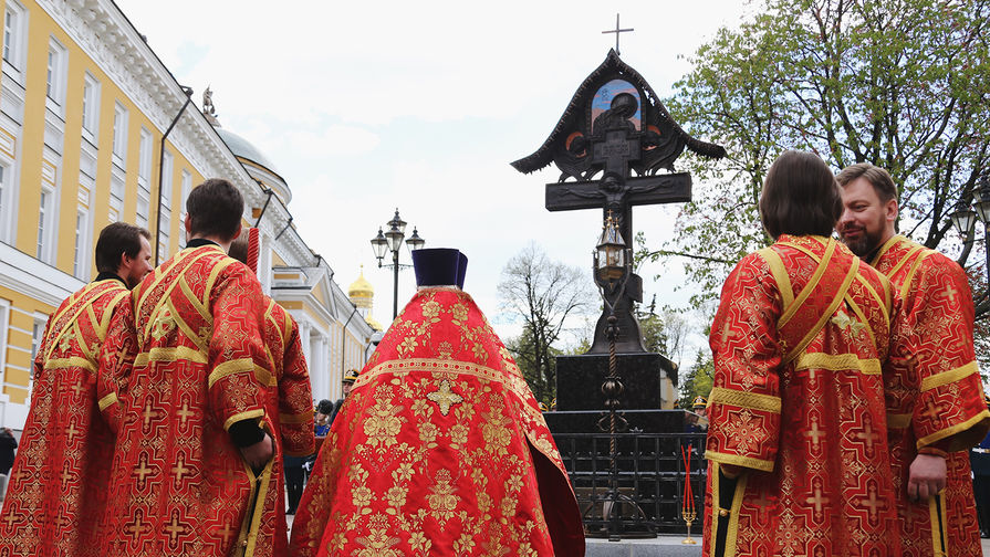 Церемония открытия памятного креста в честь убитого князя Сергея Александровича в Кремле, 4 мая 2017 года